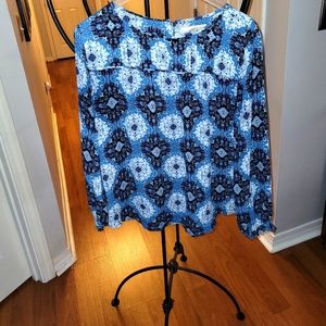 Lightweight long sleeve blouse.